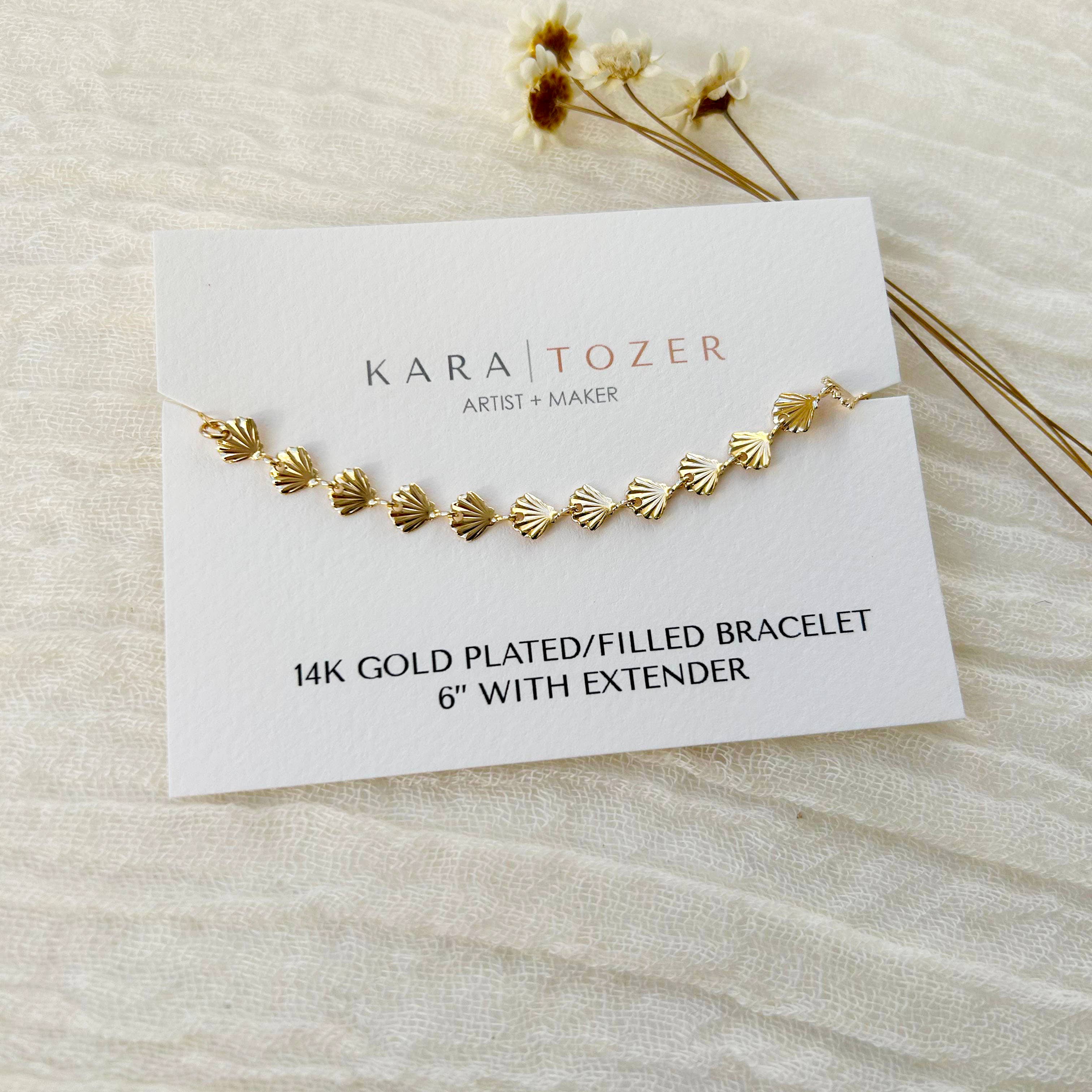 Dainty Gold Seashell Bracelet