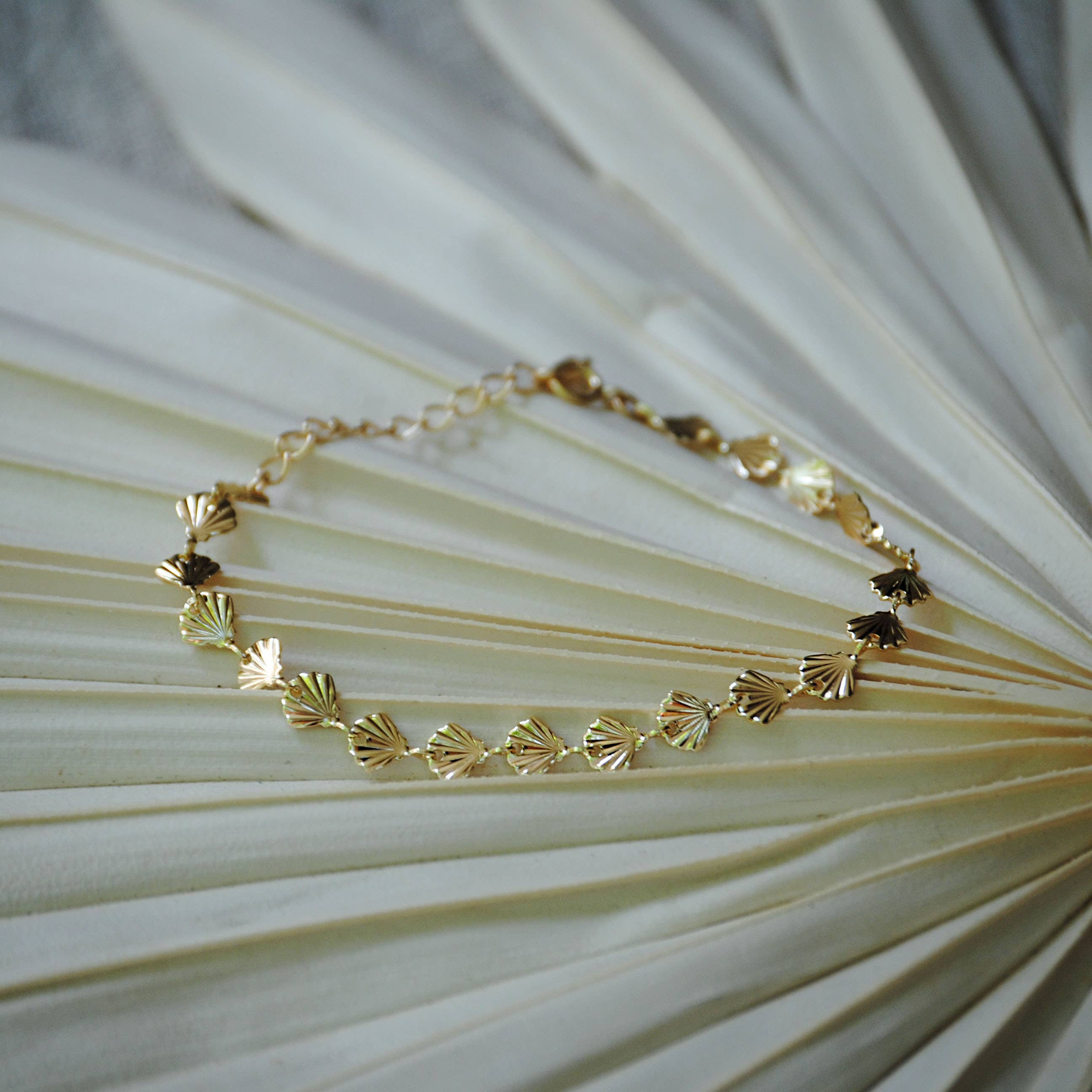Dainty Gold Seashell Bracelet
